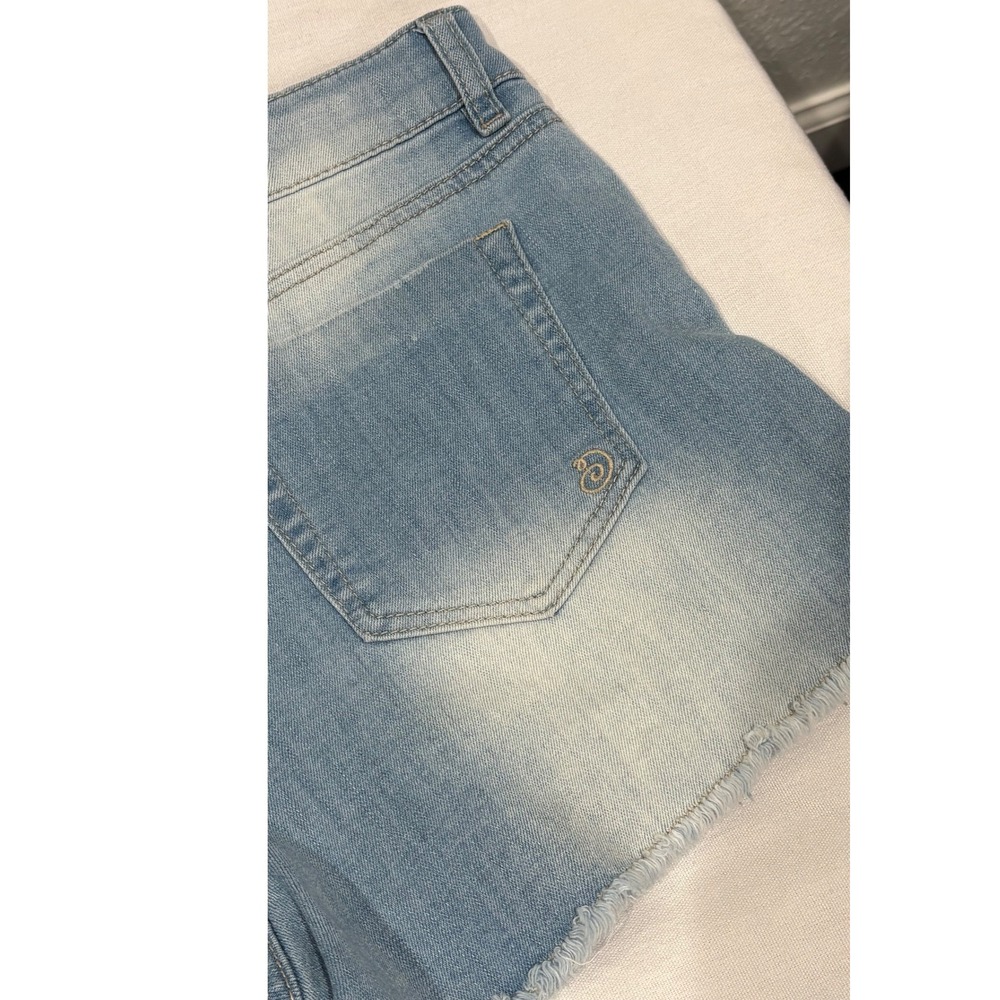 Indigo Rein‎ Women's Size 9 Denim Shorts Light Wash Frayed Hem - Picture 2 of 4